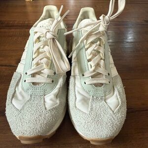 White n green womens size 7 athletic shoes